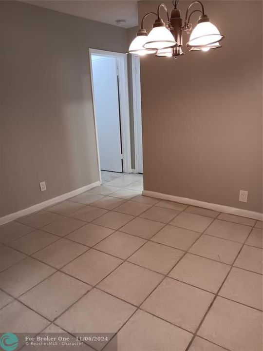 For Rent: $1,600 (1 beds, 1 baths, 748 Square Feet)