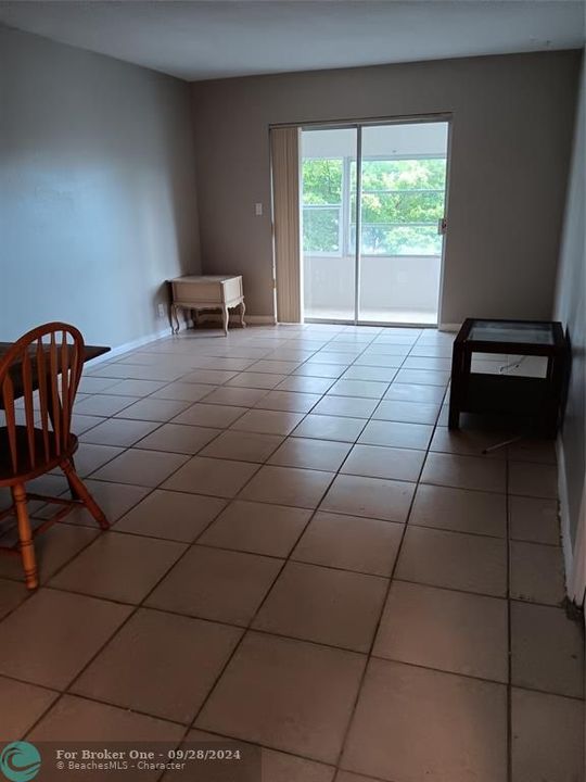 For Rent: $1,600 (1 beds, 1 baths, 748 Square Feet)