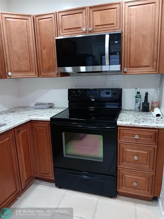 For Rent: $1,600 (1 beds, 1 baths, 748 Square Feet)