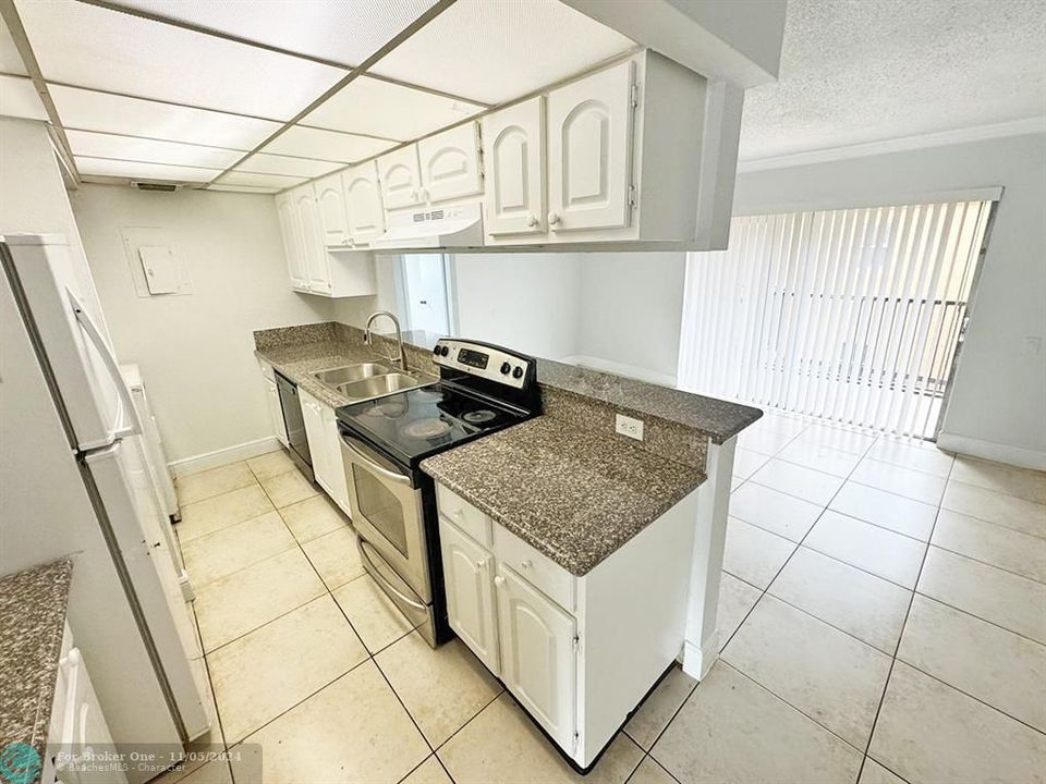 Active With Contract: $2,250 (3 beds, 2 baths, 1167 Square Feet)