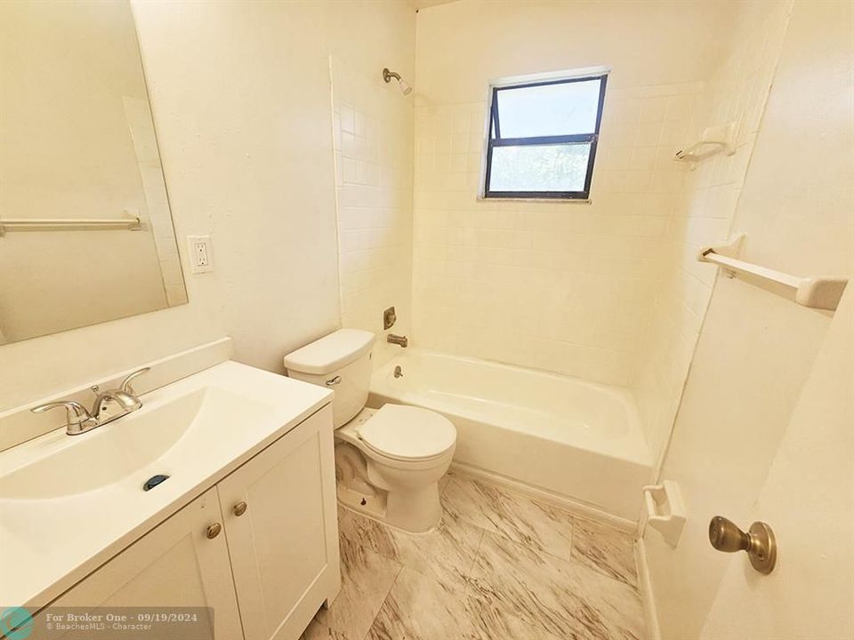 Active With Contract: $1,899 (2 beds, 1 baths, 4260 Square Feet)