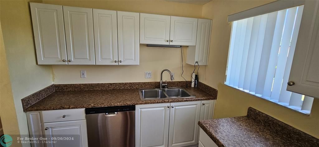 Active With Contract: $3,300 (3 beds, 2 baths, 0 Square Feet)