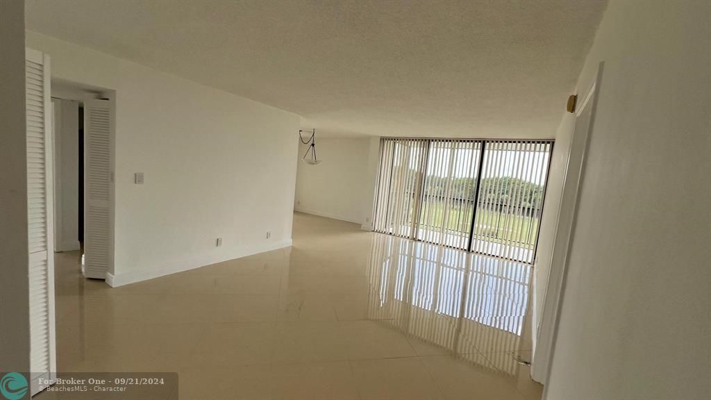 En Venta: $299,000 (2 camas, 2 baños, 1255 Pies cuadrados)