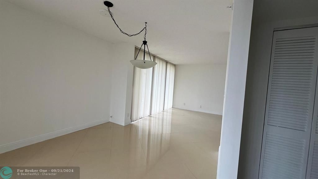 En Venta: $299,000 (2 camas, 2 baños, 1255 Pies cuadrados)