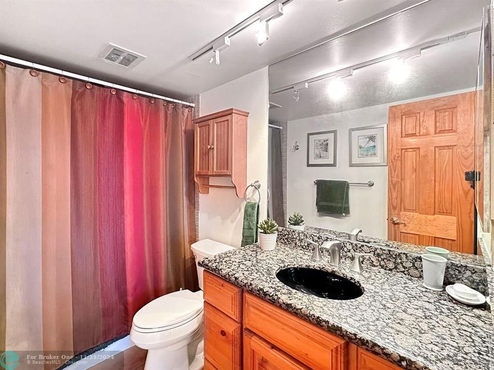 For Sale: $199,990 (1 beds, 1 baths, 722 Square Feet)