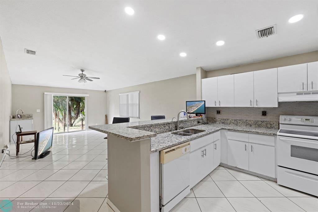 Active With Contract: $484,900 (3 beds, 2 baths, 1403 Square Feet)