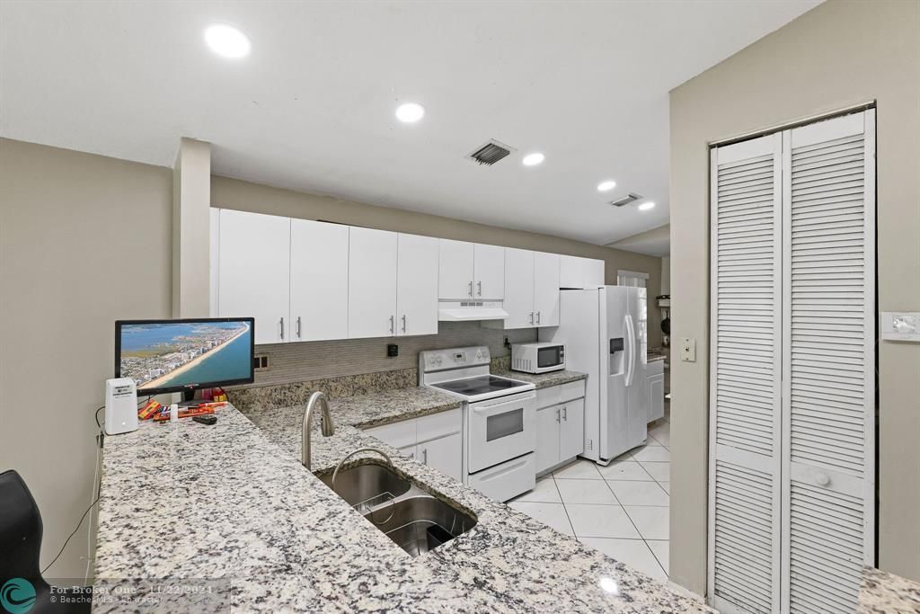 Active With Contract: $484,900 (3 beds, 2 baths, 1403 Square Feet)