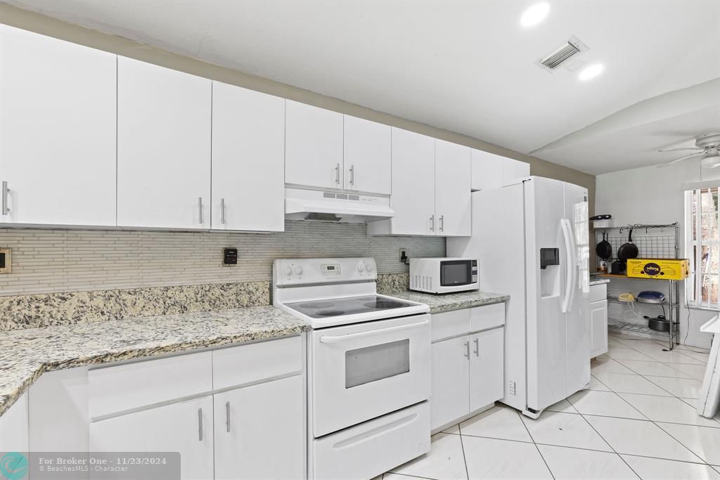 Active With Contract: $484,900 (3 beds, 2 baths, 1403 Square Feet)