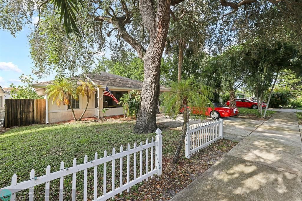 Active With Contract: $484,900 (3 beds, 2 baths, 1403 Square Feet)