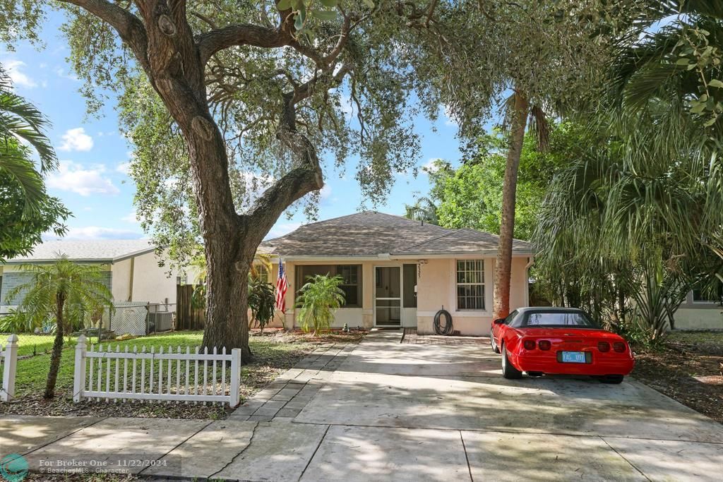 Active With Contract: $484,900 (3 beds, 2 baths, 1403 Square Feet)