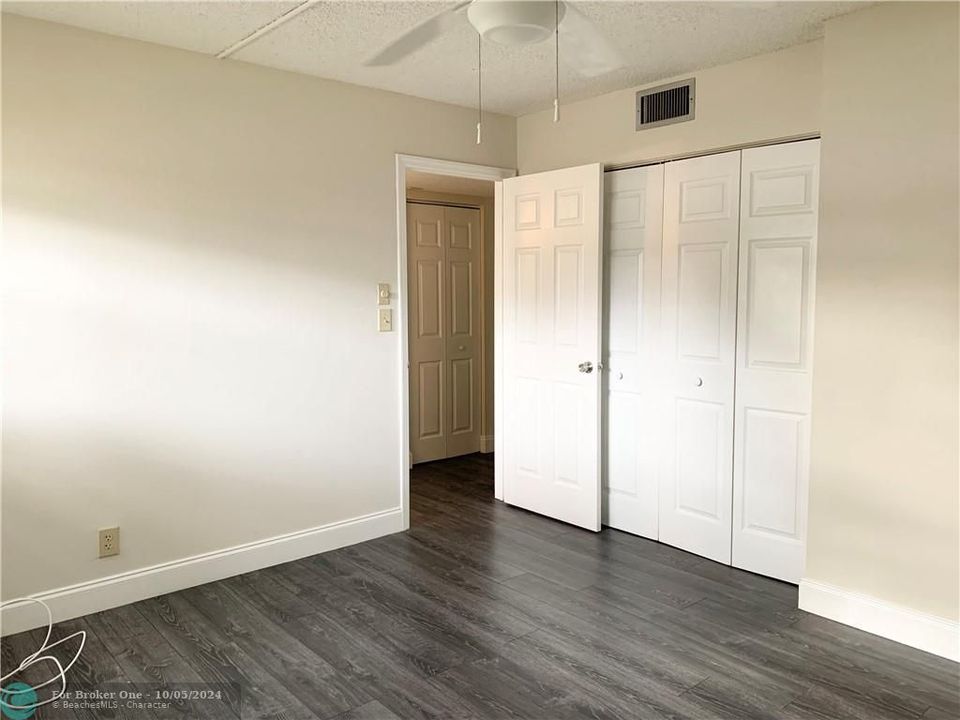 Active With Contract: $1,799 (2 beds, 1 baths, 850 Square Feet)