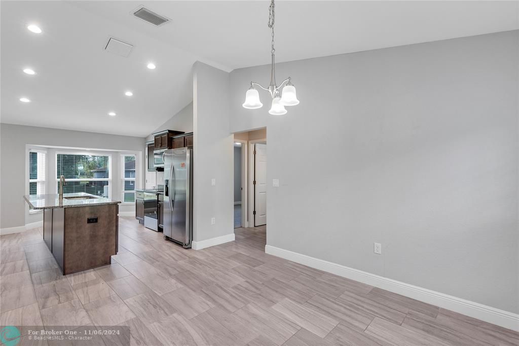 Active With Contract: $259,900 (3 beds, 2 baths, 1431 Square Feet)