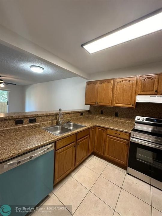 For Sale: $199,000 (2 beds, 2 baths, 900 Square Feet)