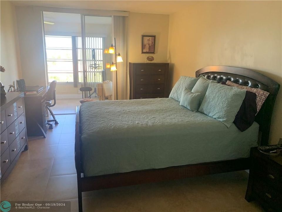 Active With Contract: $105,000 (1 beds, 1 baths, 867 Square Feet)