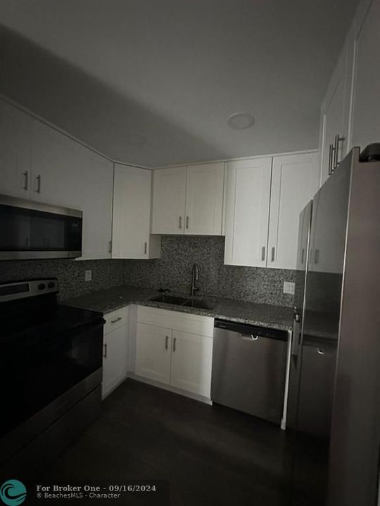 For Sale: $209,000 (2 beds, 1 baths, 752 Square Feet)