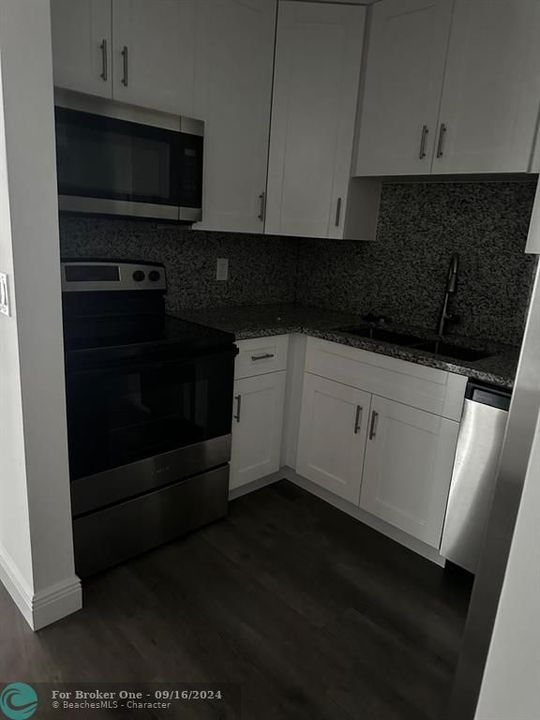 For Sale: $209,000 (2 beds, 1 baths, 752 Square Feet)