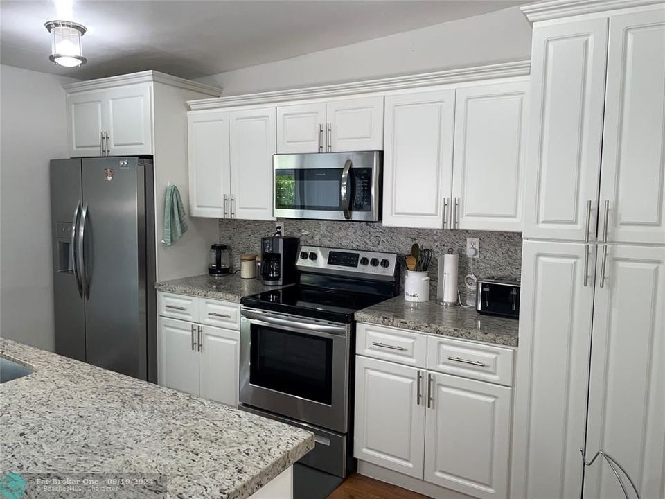 Active With Contract: $3,800 (3 beds, 2 baths, 1674 Square Feet)