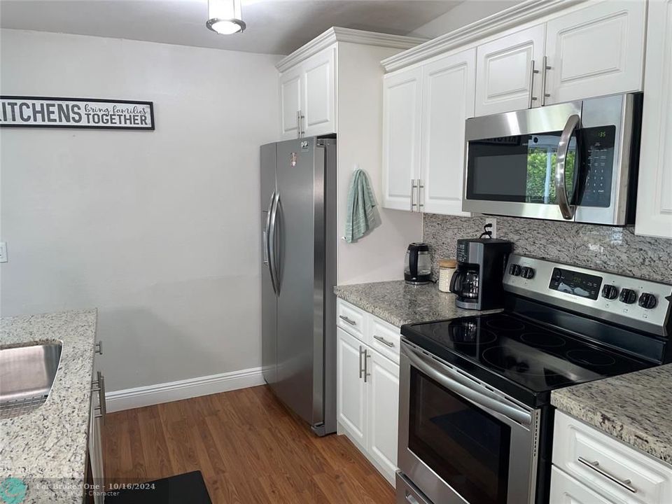 Active With Contract: $3,800 (3 beds, 2 baths, 1674 Square Feet)