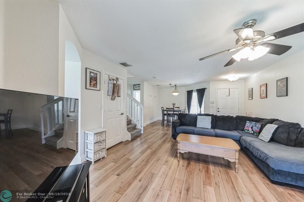 Active With Contract: $375,000 (3 beds, 2 baths, 1645 Square Feet)