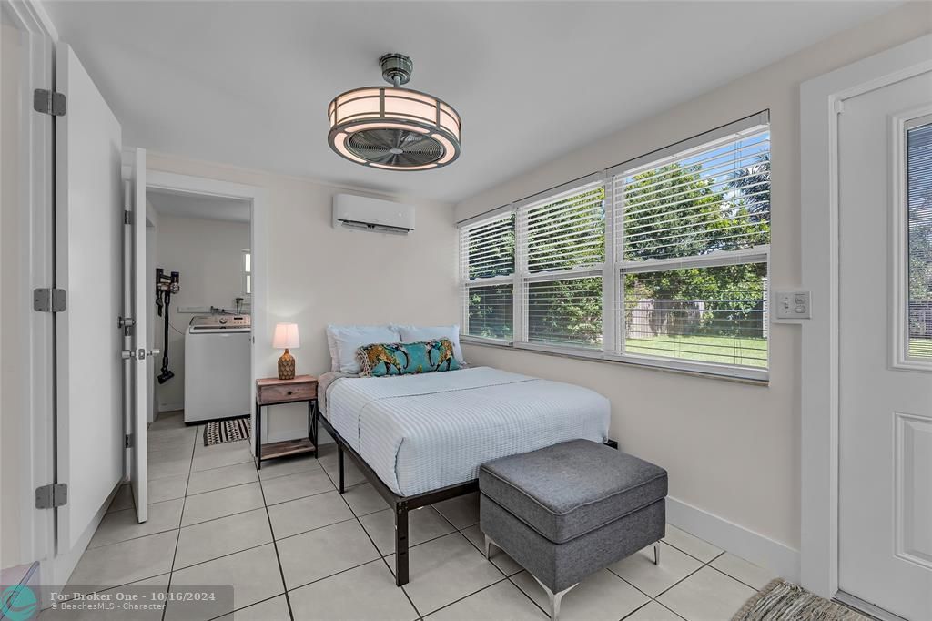 Active With Contract: $475,000 (2 beds, 1 baths, 841 Square Feet)