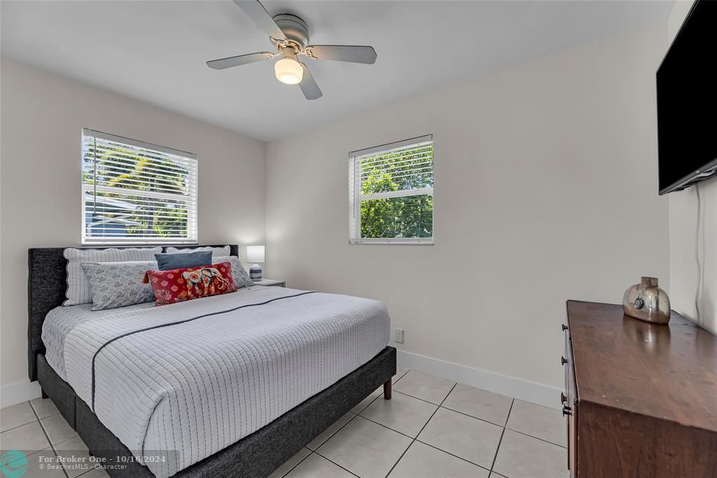 Active With Contract: $475,000 (2 beds, 1 baths, 841 Square Feet)