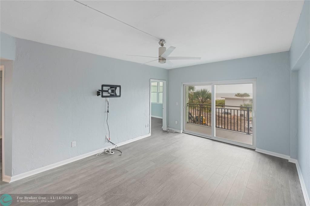 For Sale: $520,000 (2 beds, 1 baths, 825 Square Feet)