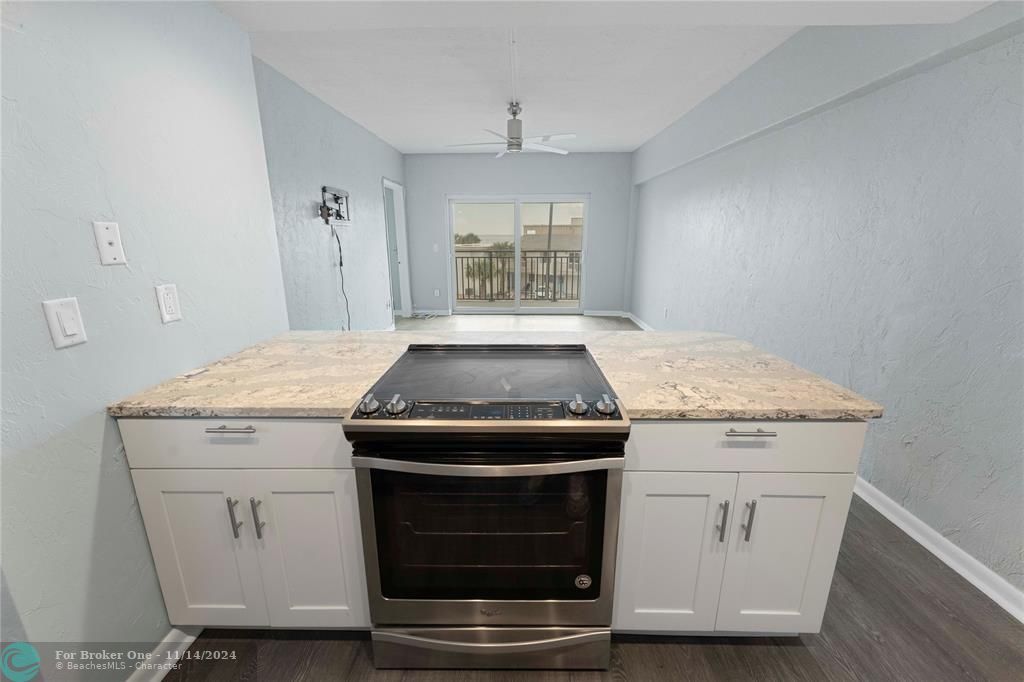 For Sale: $520,000 (2 beds, 1 baths, 825 Square Feet)