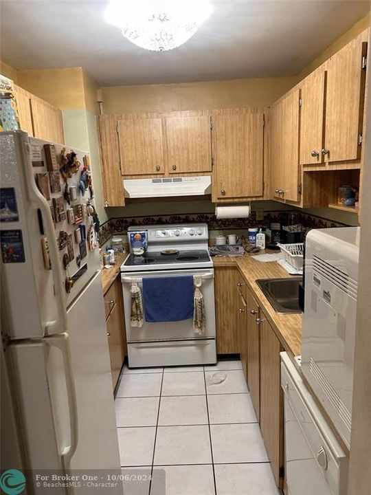 For Sale: $225,000 (1 beds, 1 baths, 672 Square Feet)