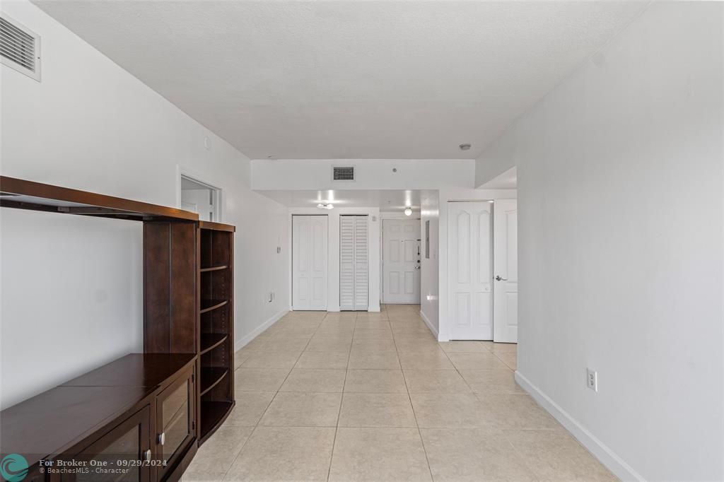 For Rent: $2,375 (2 beds, 2 baths, 962 Square Feet)