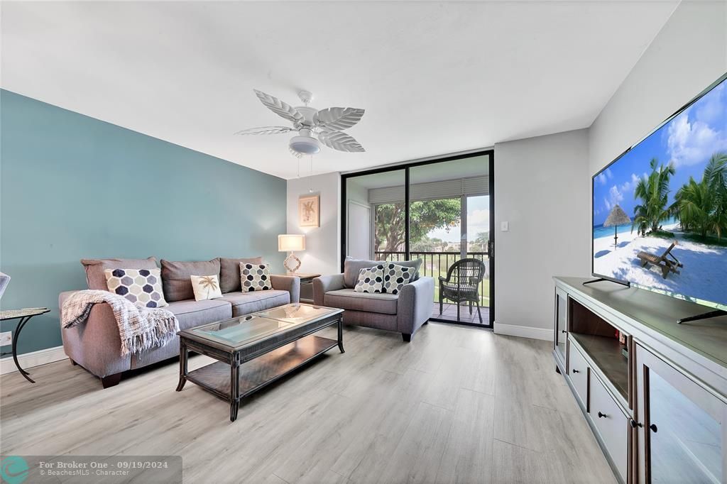 Active With Contract: $2,900 (2 beds, 2 baths, 930 Square Feet)