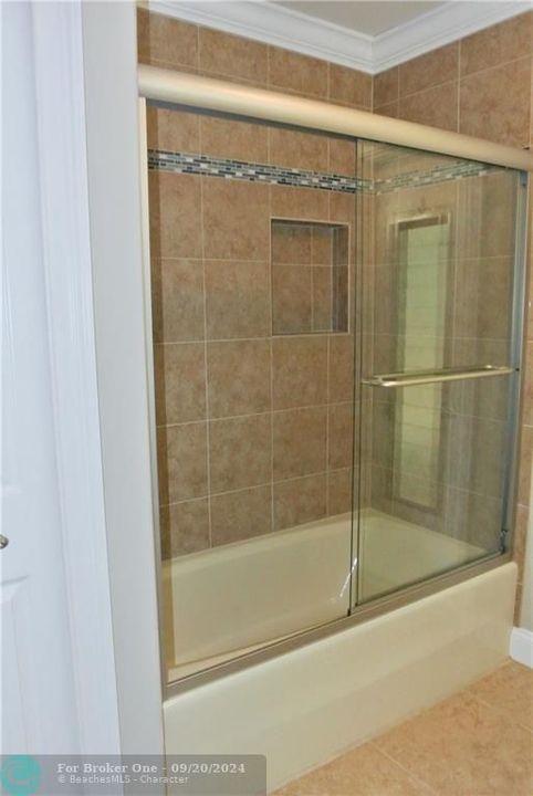 В аренду: $3,900 (2 спален, 2 ванн, 1643 Квадратных фут)