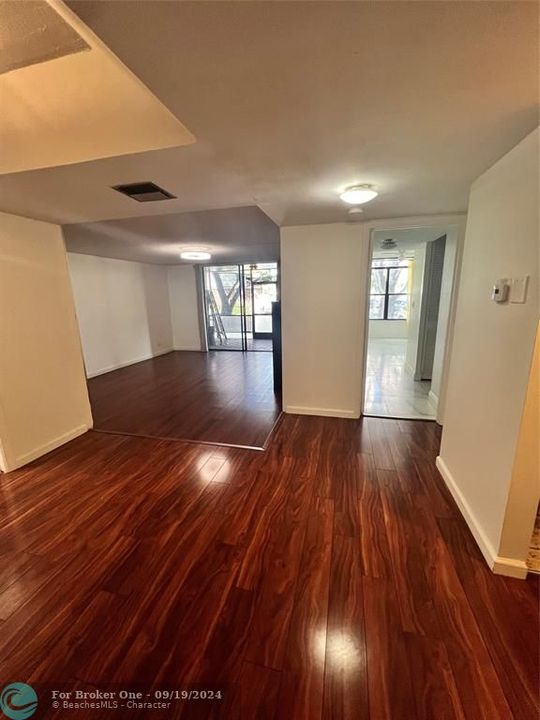 Active With Contract: $1,650 (1 beds, 1 baths, 800 Square Feet)