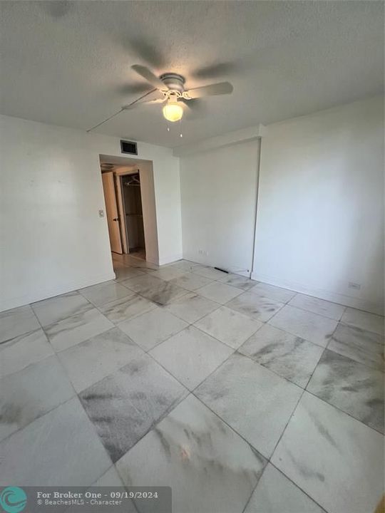 Active With Contract: $1,650 (1 beds, 1 baths, 800 Square Feet)