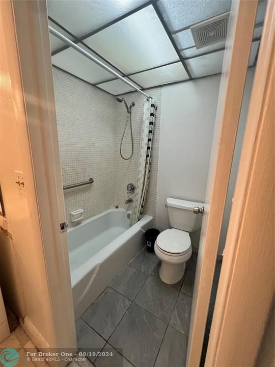 Active With Contract: $1,650 (1 beds, 1 baths, 800 Square Feet)