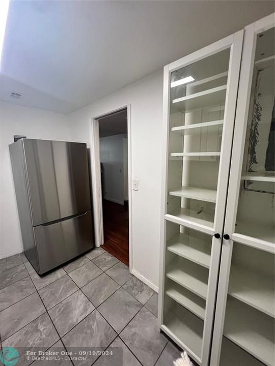 Active With Contract: $1,650 (1 beds, 1 baths, 800 Square Feet)