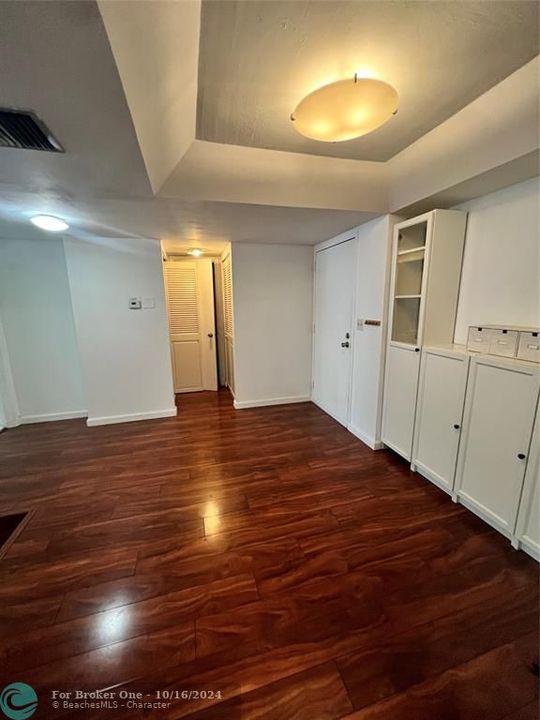 Active With Contract: $1,650 (1 beds, 1 baths, 800 Square Feet)