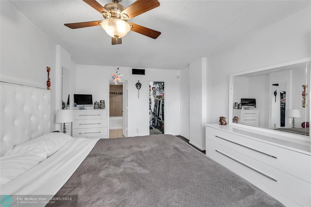 Active With Contract: $315,000 (1 beds, 1 baths, 730 Square Feet)