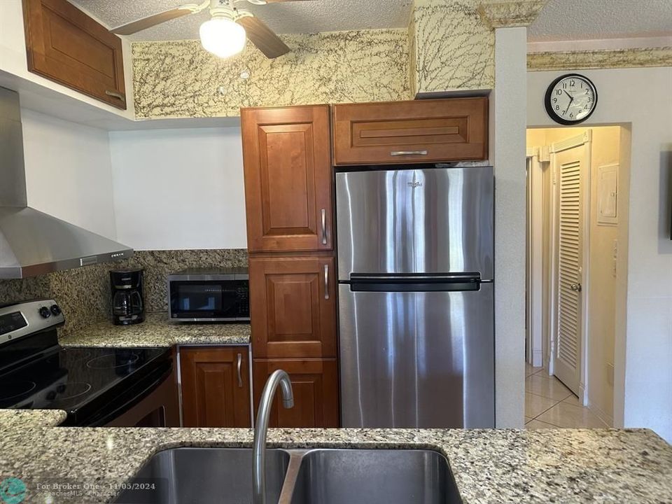 For Sale: $109,900 (1 beds, 1 baths, 625 Square Feet)