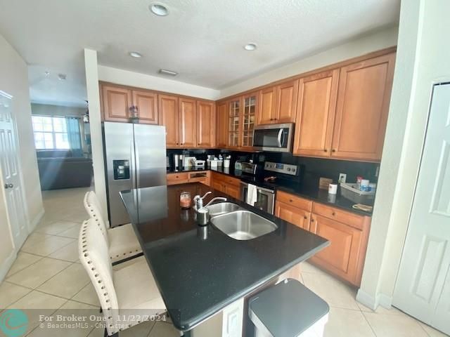 For Sale: $499,900 (4 beds, 2 baths, 1876 Square Feet)