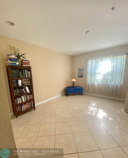 For Sale: $499,900 (4 beds, 2 baths, 1876 Square Feet)