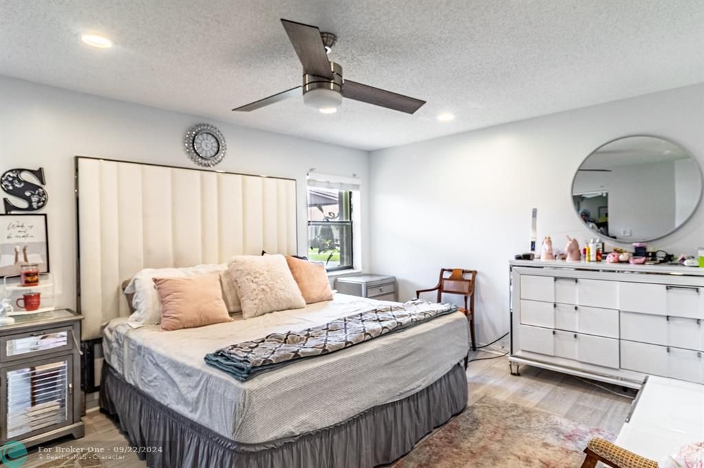 For Sale: $434,000 (2 beds, 2 baths, 1660 Square Feet)