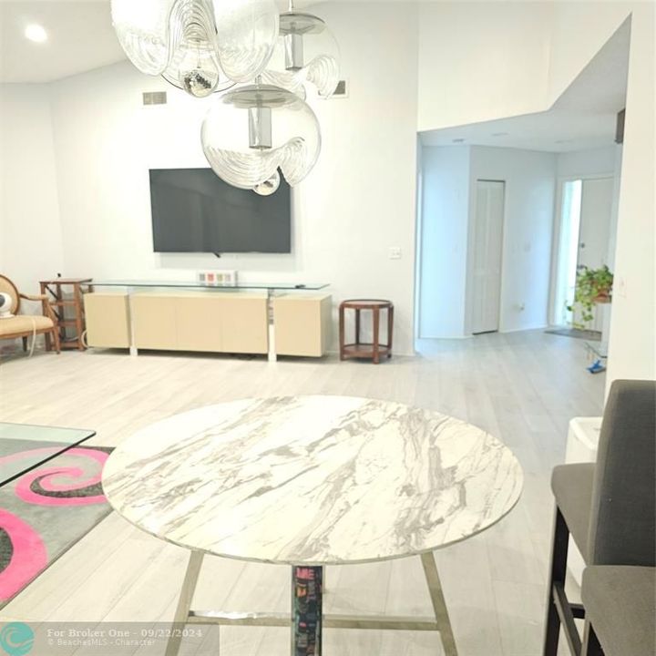 En Venta: $434,000 (2 camas, 2 baños, 1660 Pies cuadrados)