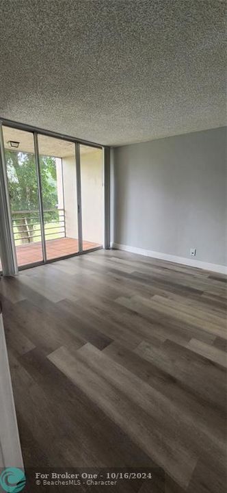 Activo con contrato: $180,000 (1 camas, 1 baños, 645 Pies cuadrados)