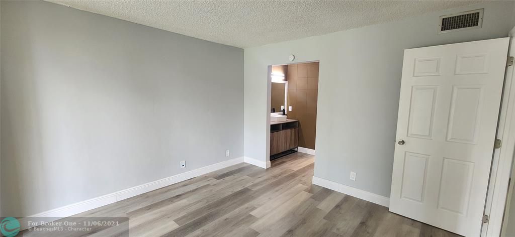 Active With Contract: $180,000 (1 beds, 1 baths, 645 Square Feet)