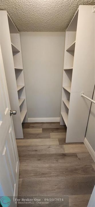 Active With Contract: $180,000 (1 beds, 1 baths, 645 Square Feet)