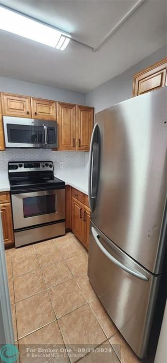 Active With Contract: $180,000 (1 beds, 1 baths, 645 Square Feet)