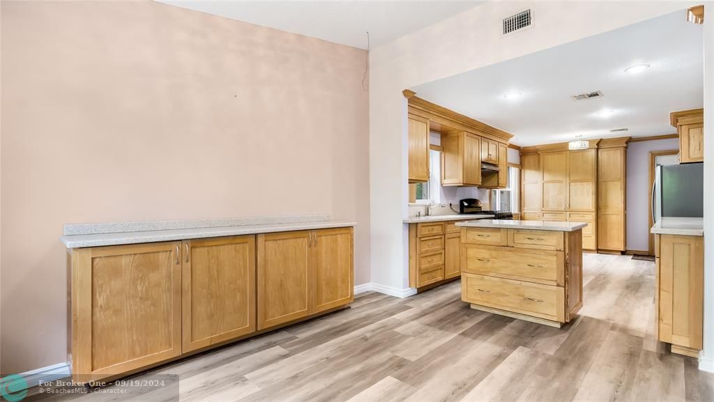 For Sale: $1,100,000 (3 beds, 2 baths, 1860 Square Feet)