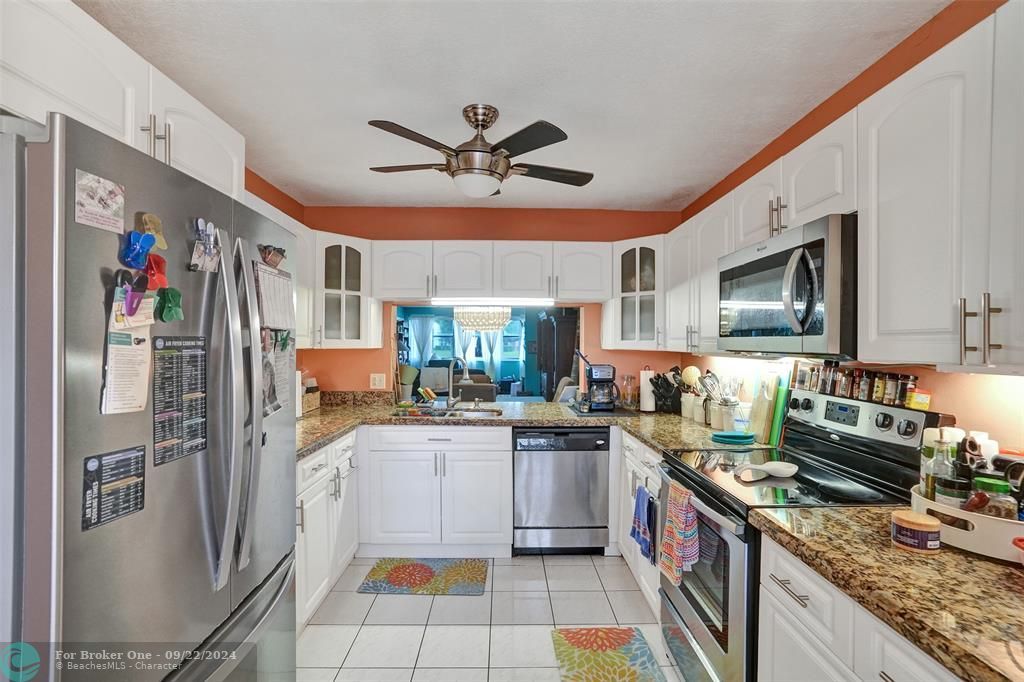 For Sale: $269,900 (2 beds, 2 baths, 1370 Square Feet)