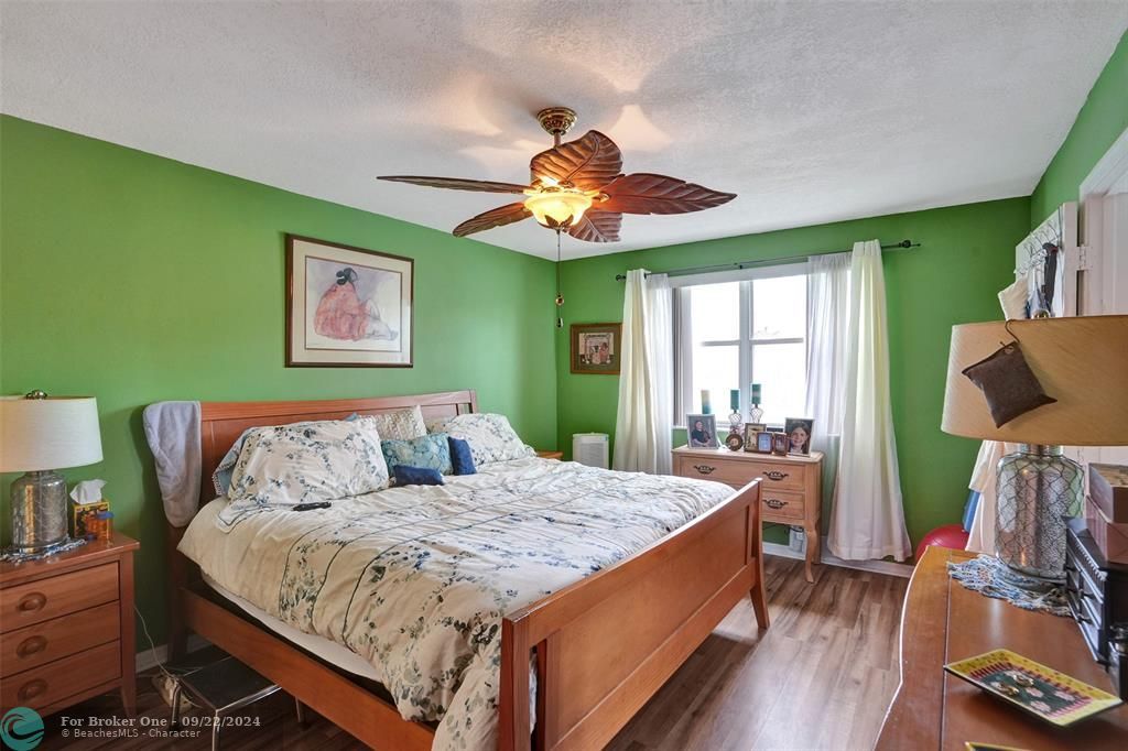 For Sale: $269,900 (2 beds, 2 baths, 1370 Square Feet)