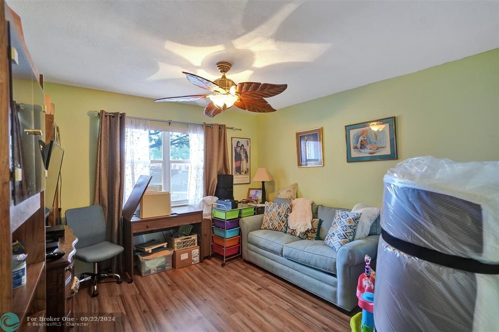 For Sale: $269,900 (2 beds, 2 baths, 1370 Square Feet)